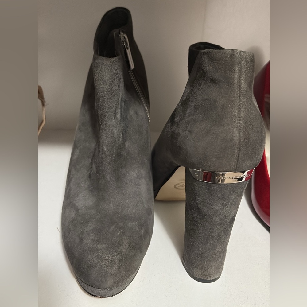 Michael Kors Elegant Gray Suede Ankle Boots size 8